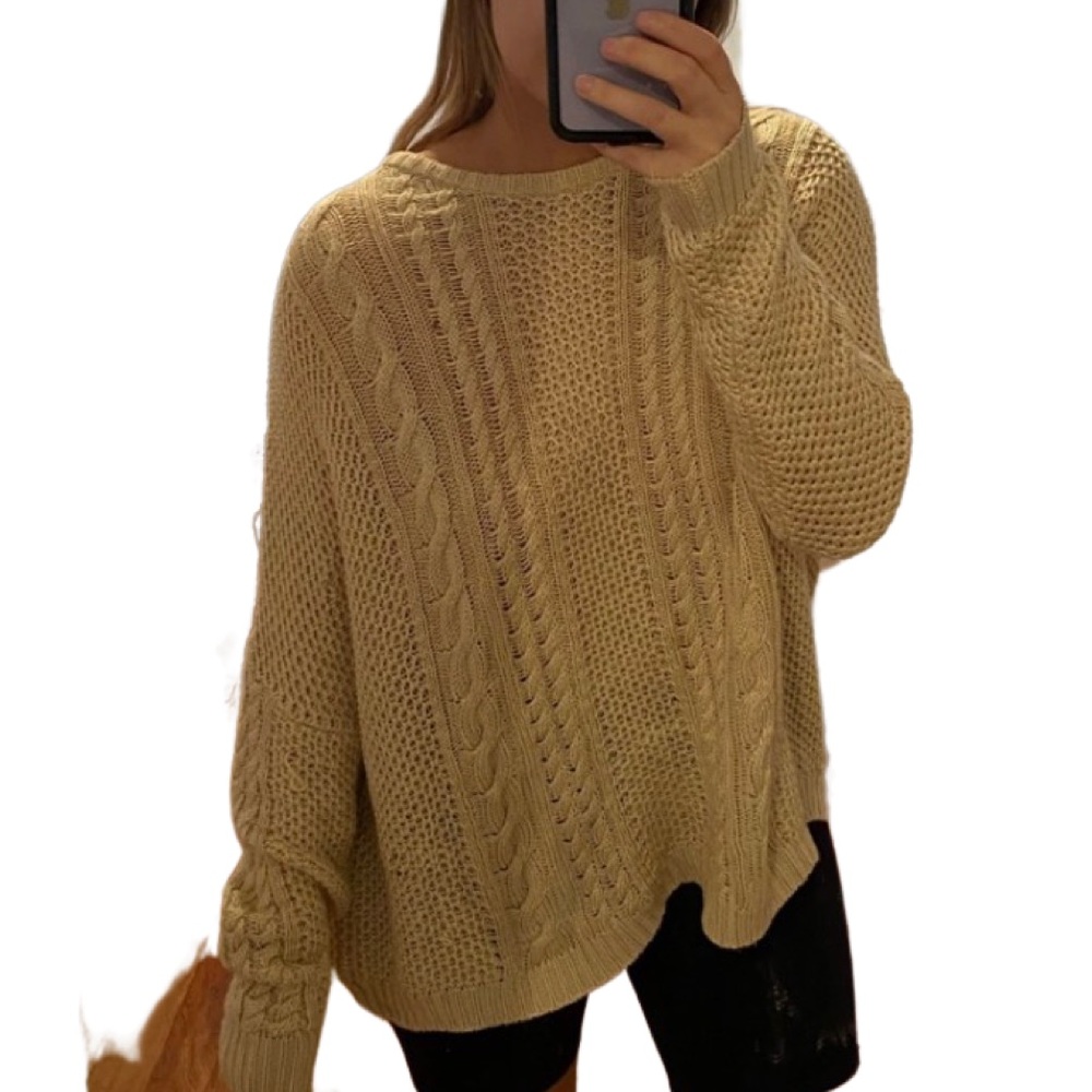 🌹4/16🌹XXI Tan knit sweater